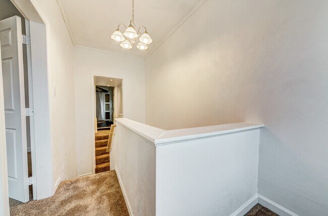 Building Photo - Available May - Beautiful 2 Bedroom Home w...