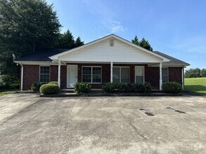 Building Photo - 82 Valley Dr