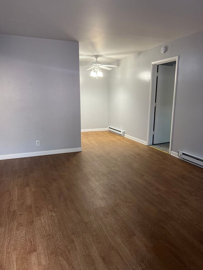 Foto del edificio - Quaint 1 BR/ 1 BA in Villager West! Great ...
