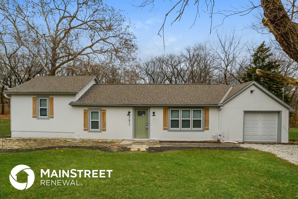 Primary Photo - 7411 NW Oak Dr