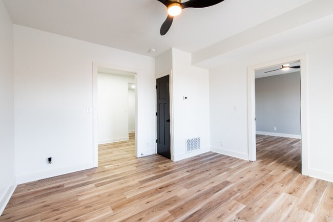 Foto del edificio - 530-532 E Burnett Ave