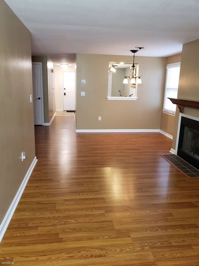 Building Photo - 3 br, 2 bath Condo - 601 Stonegate Road