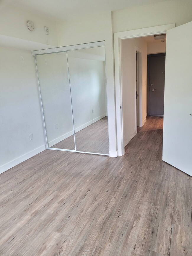 Building Photo - 2626 Cook St