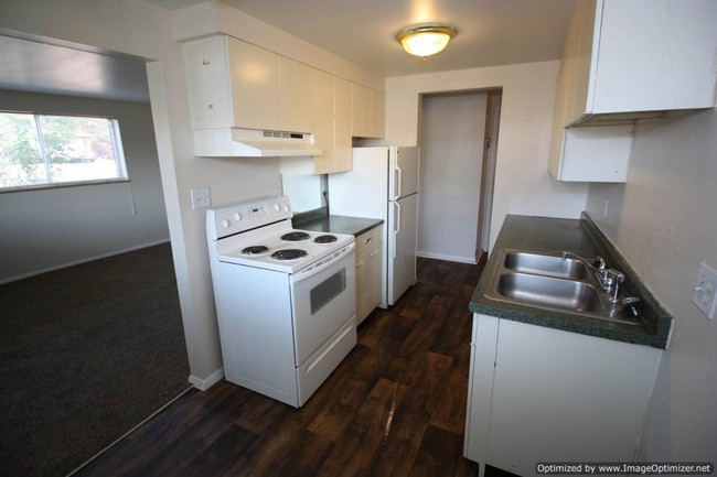 Foto del edificio - 8780 Dawson St