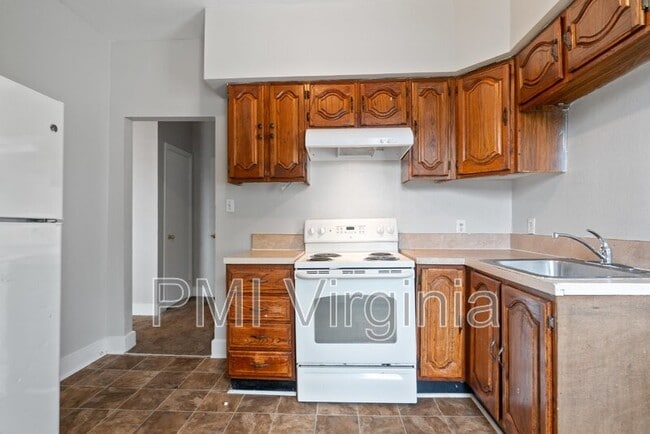 Building Photo - 3120 Tidewater Dr