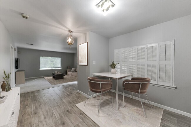 Foto del edificio - 6305 Deerwood Rd