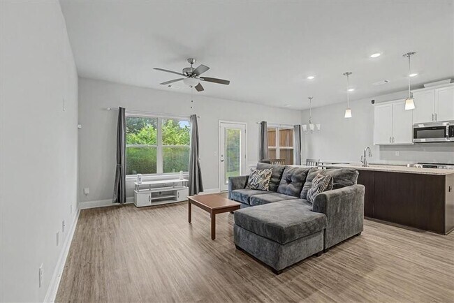 Foto del edificio - 1360 Sugar Glen Ct