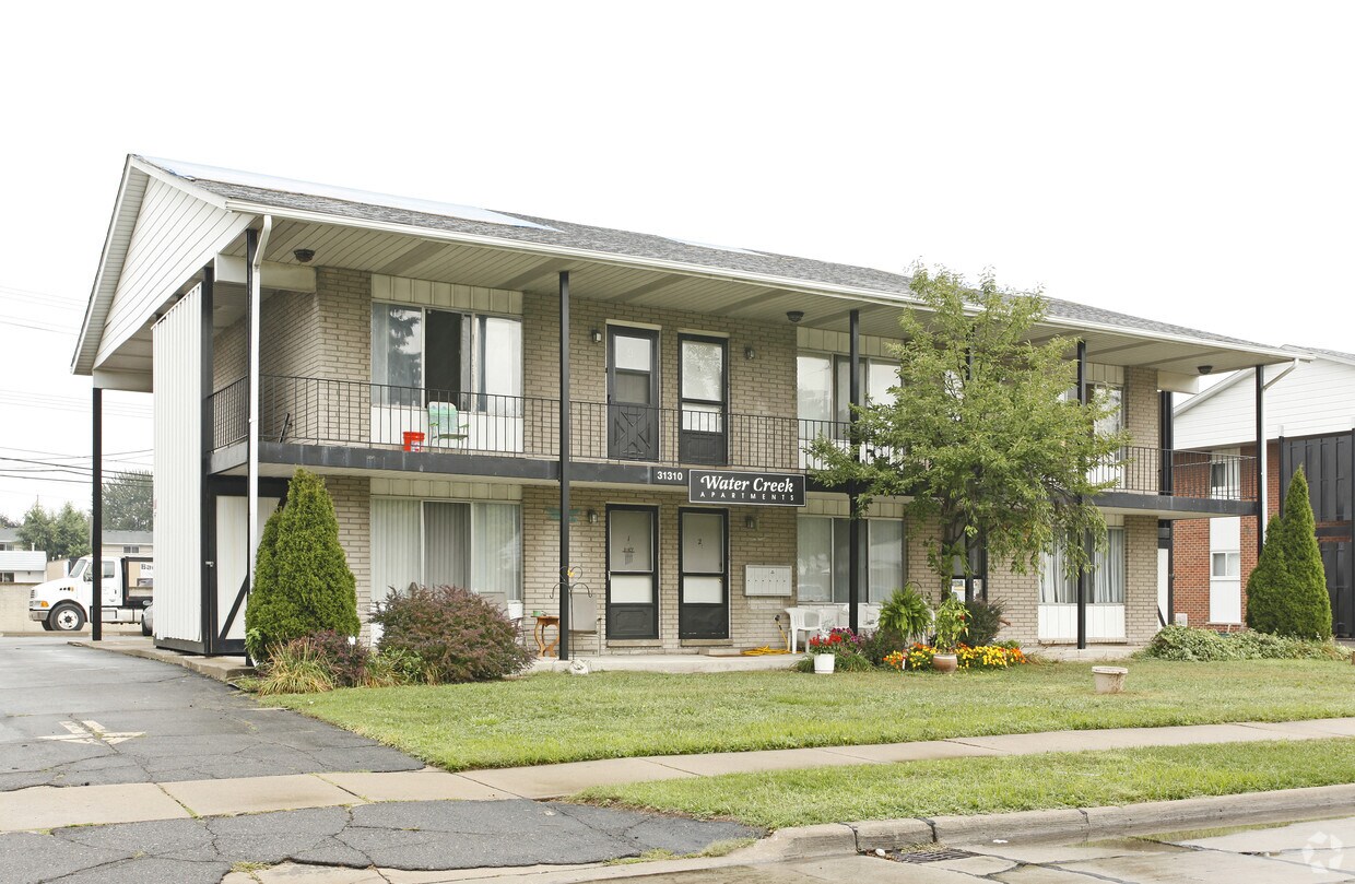 Water Creek Apartments Apartments in Garden City, MI