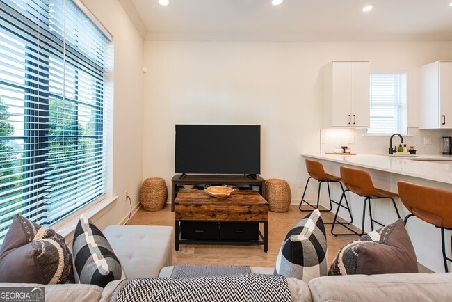 Foto del edificio - 417 E College Ave