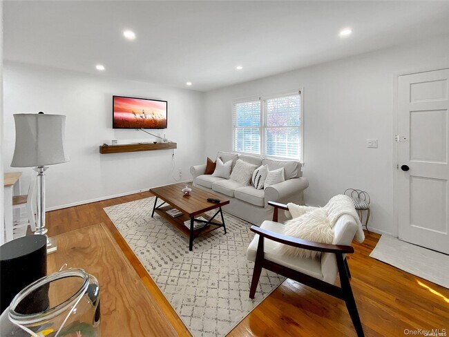 Foto del edificio - 18 Old Riverhead Rd