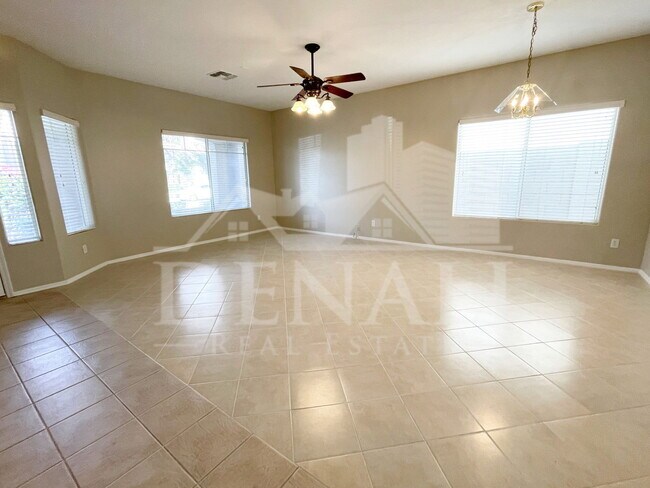 Foto del edificio - 8355 W Mary Ann Dr