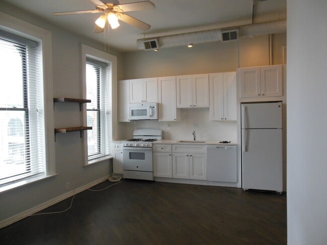 Building Photo - 1561 N Wells St