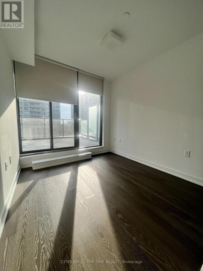 Photo du bâtiment - 11 Wellesley St W