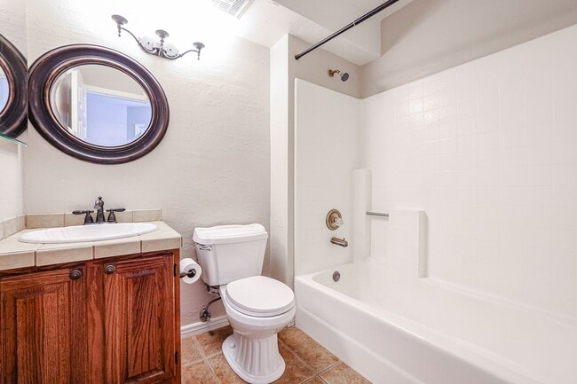 Building Photo - Great Central Scottsdale Location!