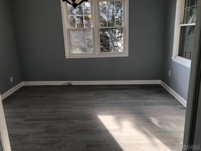 Building Photo - 2249 Evergreen Ave