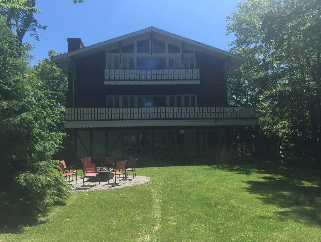 264 Berry Ln, Pocono Lake, PA 18347 House Rental in Pocono Lake, PA