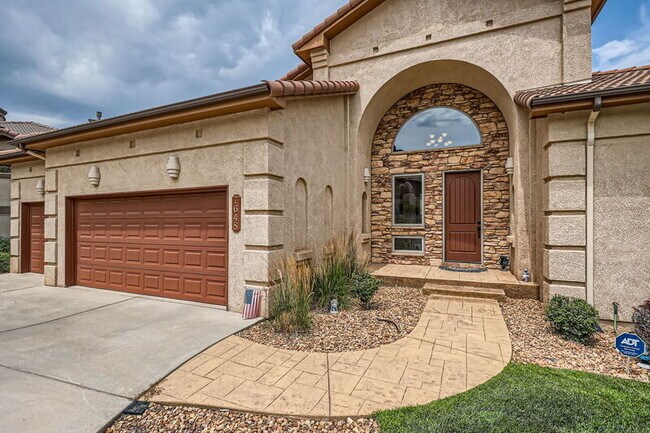 Building Photo - 7648 Solitude Ln