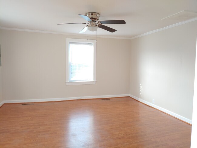 Foto del edificio - 221 Princeton Rd