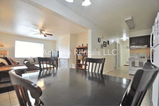 Foto del edificio - 240 E 400 N