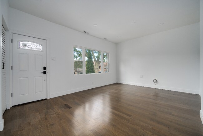 Building Photo - 1229 W 32nd Pl