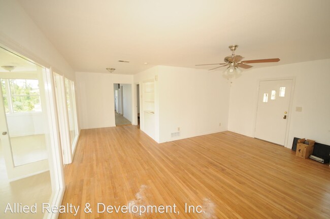 4 br, 2 bath House - 16 Windsor Drive photo'