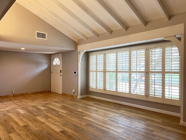 Foto del edificio - Wonderful 3 Bed 2 Bath House in Los Alamitos!