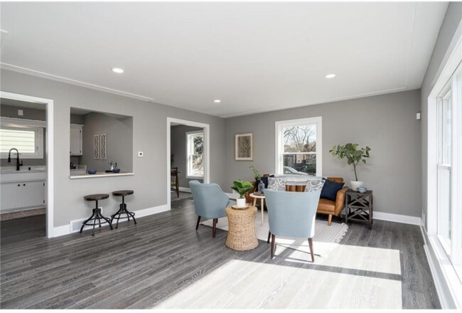 Foto del edificio - 4248 Regent Ave N