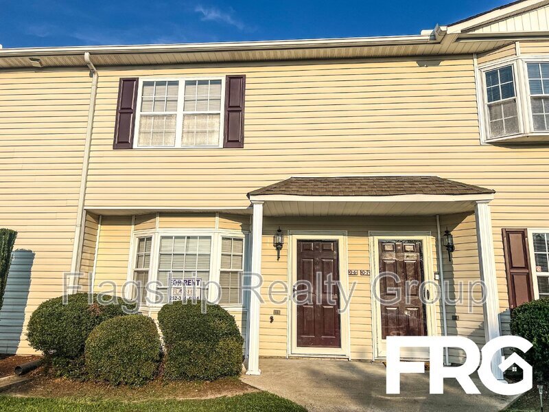 Primary Photo - 2100-21O6 Flagstone Ct