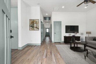 Building Photo - 10917 San Jacinto Dr