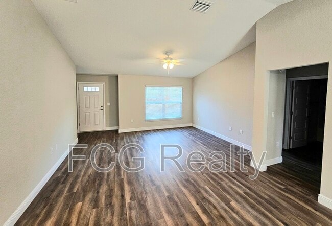 Foto del edificio - 212 Oak Ln