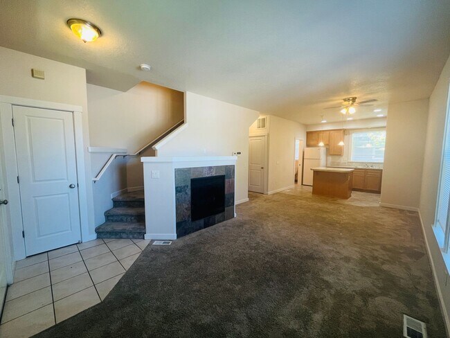 Foto del edificio - Convenient townhome in small community - f...