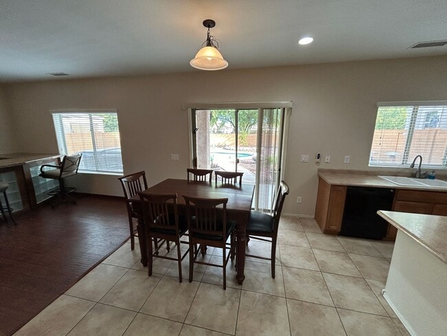 Foto del edificio - 26066 W Yukon Dr