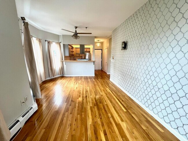 Building Photo - 301 Monroe St
