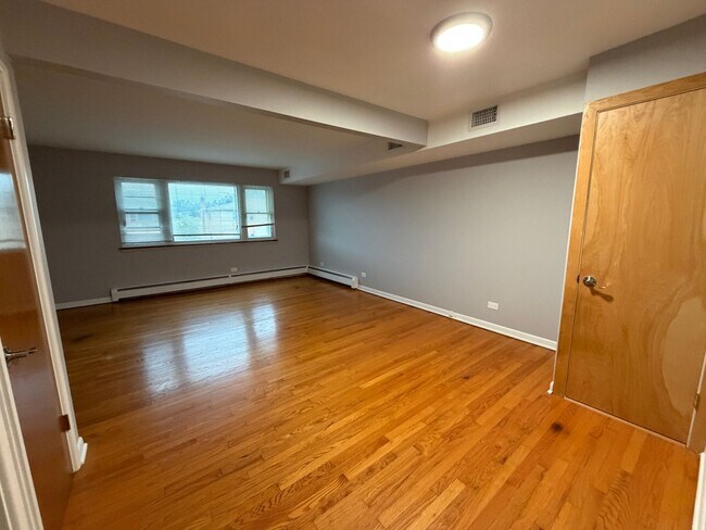 Foto del edificio - 5009 N River Rd