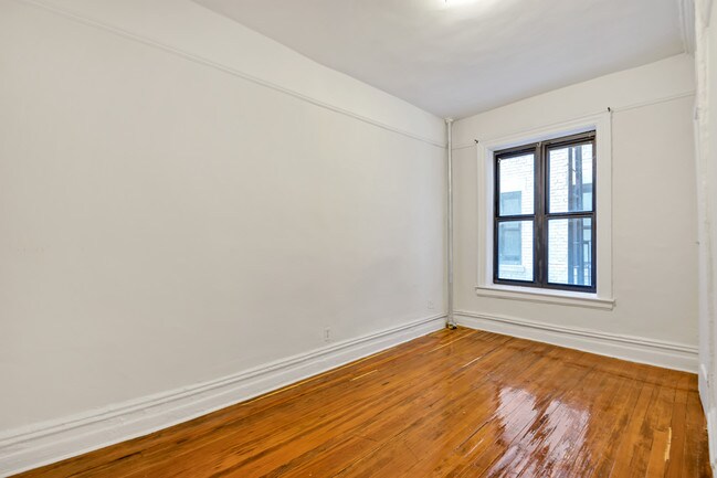 Building Photo - 55 Tiemann Pl