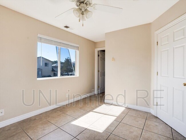 Foto del edificio - 1487 E Payton Way