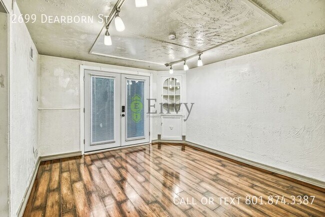 Foto del edificio - 2699 Dearborn St