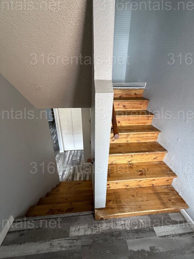 Foto del edificio - $895 - 2 bed 1.5 bath beautiful bi-level a...