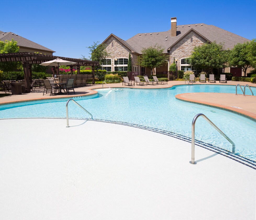 Riachi At One21 Apartments Plano Tx Apartments Com