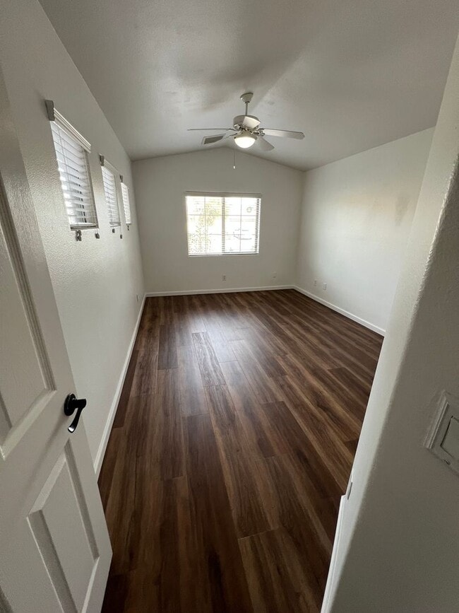 Building Photo - GORGEOUS 3 BEDROOM 2BATH HOME