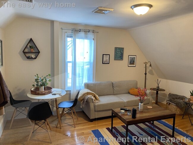 Foto del edificio - 15 Sargent Ave