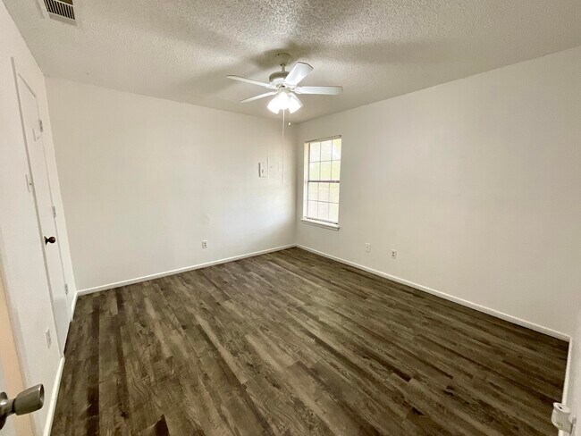 Foto del edificio - 6108 37th St