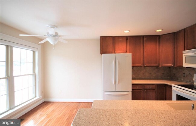 Foto del edificio - 110 Heath Ct