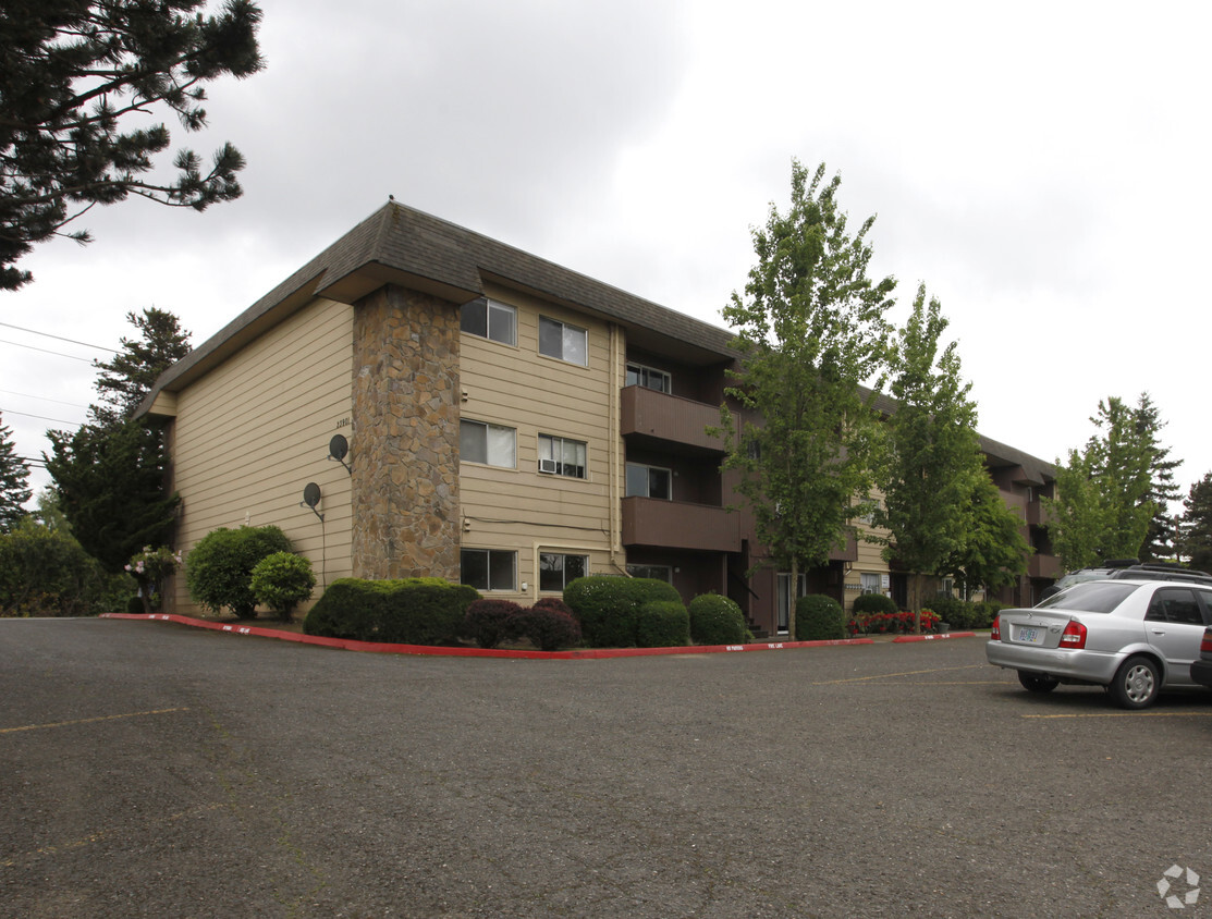 Madera Court - Madera Court Apartments