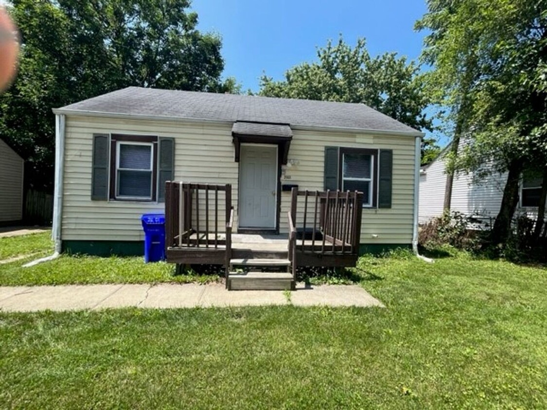 Primary Photo - Three Bedroom One Bath Home off McGuffey!