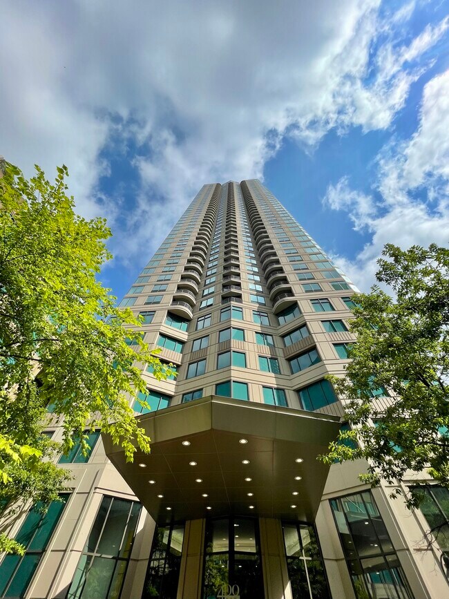 Building Photo - 400 N La Salle Dr