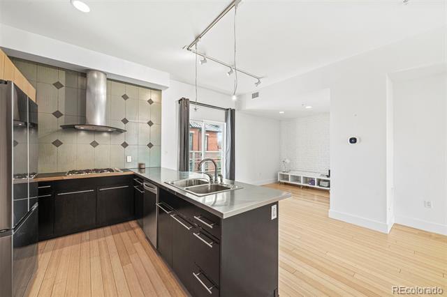 Foto del edificio - 2400 Champa St