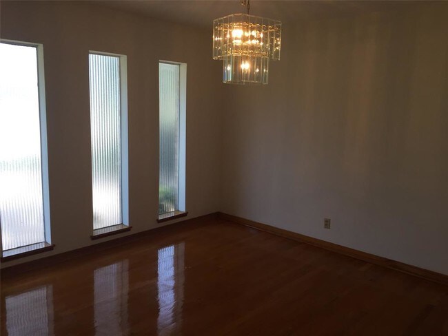 Foto del edificio - 5118 Creekbend Dr