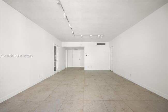 Foto del edificio - 900 Bay Dr