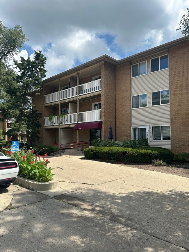 Building Photo - 930 Beau Dr